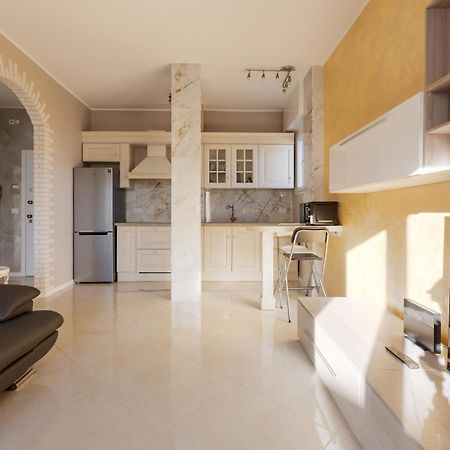 Niguarda Bright Apartment W/ Balcony Milánó Kültér fotó